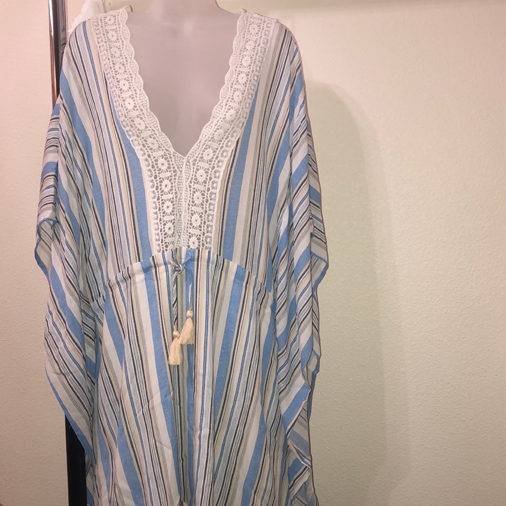 NWT mini kaftan dress w/lace. Size M.